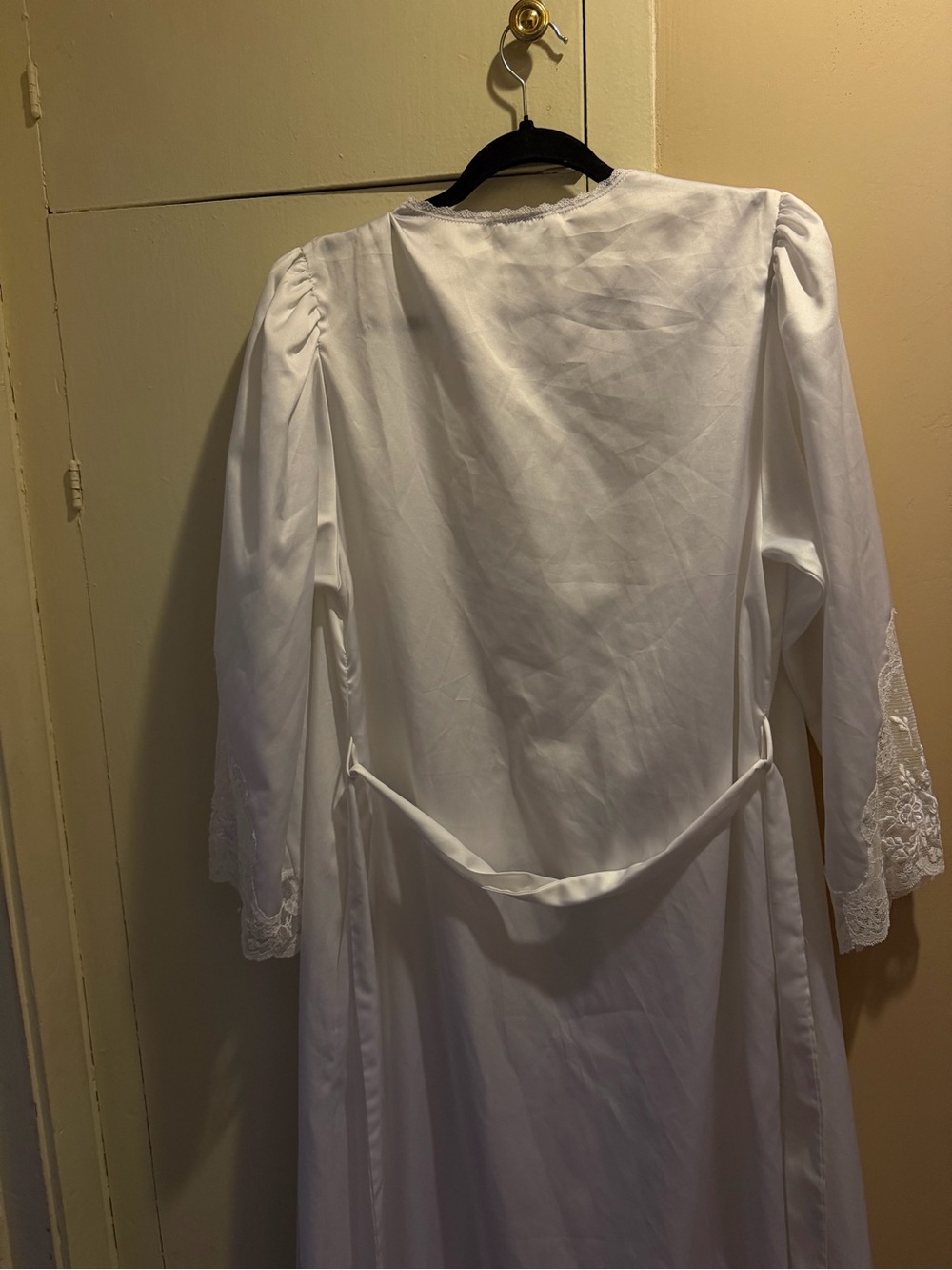 Long White Lace-Trim Robe - Picture 4 of 4